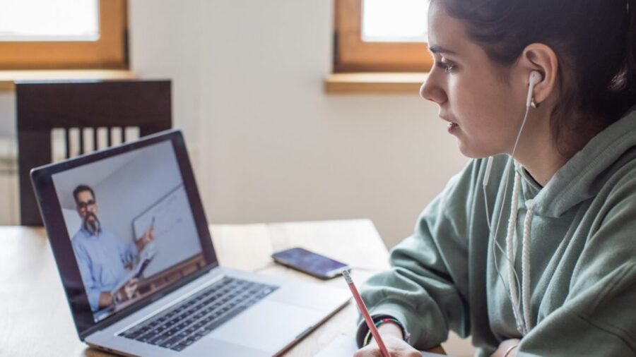 Qué es la educación en lineal