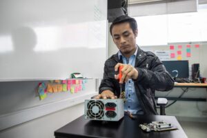 PRONABEC lanza una beca de inclusión para personas con discapacidad, liderando estudios superiores